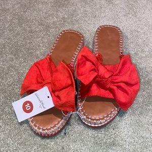 Universal Threads - Red bow platform sandals. NEW with tags. Women’s size 10